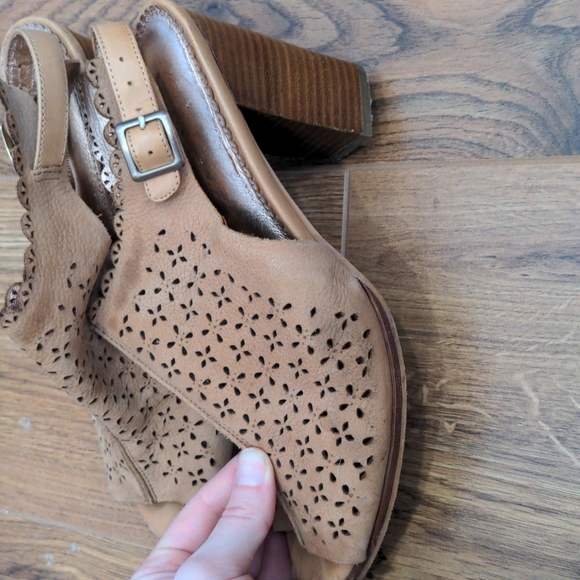 Miss Albright *Anthropologie* Peep Toe Block Heel Sandal Size 9 Tan - Picture 4 of 11